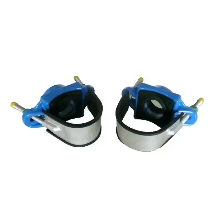 Tapotant la selle avec la ceinture SS